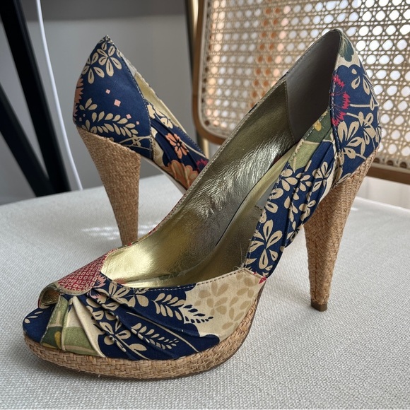 Steve Madden Richhi floral print peep-toe heels | Blue, Cream, Red | Size 8 - Picture 1 of 15